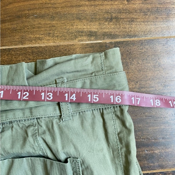 Loft Green Army Olive Green Belted Paperbag Shorts Neutral Normcore Size 6 - Picture 8 of 8